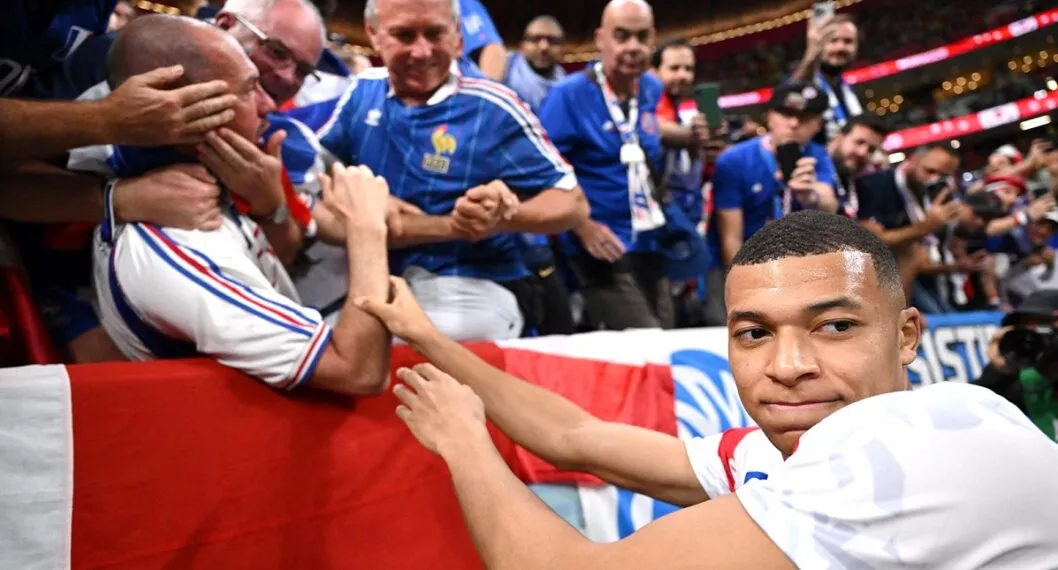 Kylian Mbappe, que le dio balonazo a hincha en Francia vs. Marruecos, en Qatar 2022