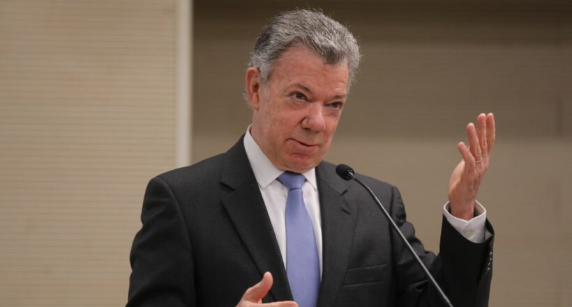 Juan Manuel Santos pidió a Gustavo Petro implementar el Acuerdo de Paz