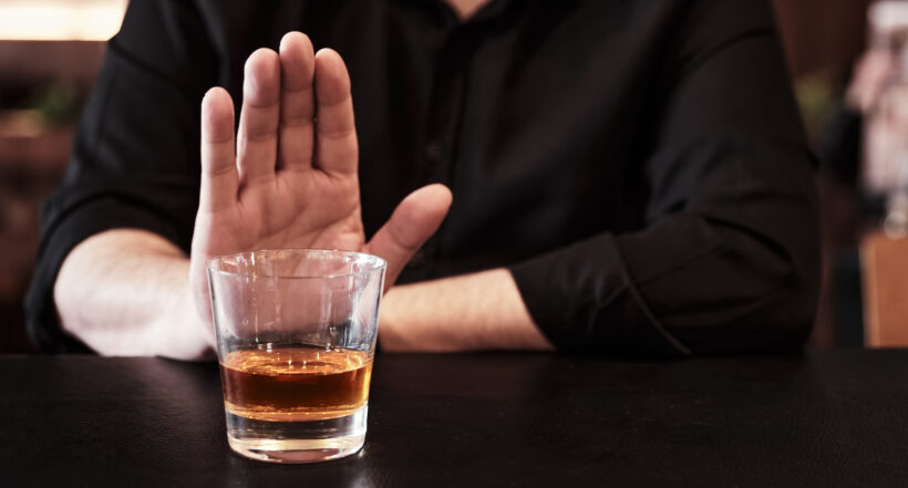 Reconozca los síntomas de intoxicación por alcohol adulterado