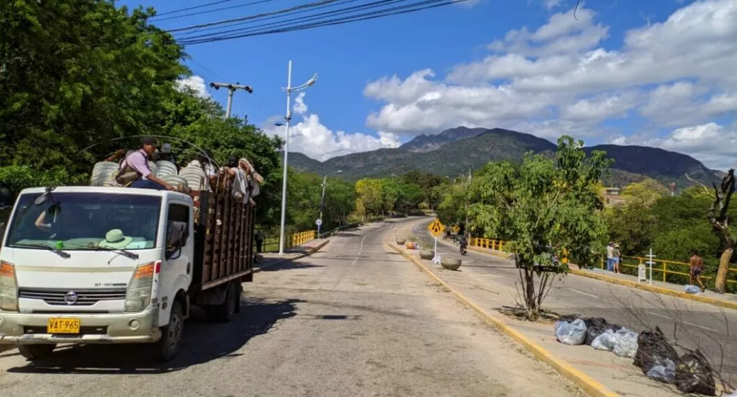 Tras deceso de niño arhuaco, indígenas habilitan paso vehicular en la vía Valledupar-La Guajira