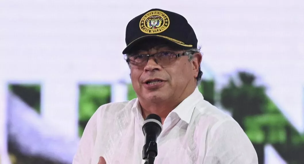 Gustavo Petro ofrece a Colombia para mediar "diálogo político y social" en Perú