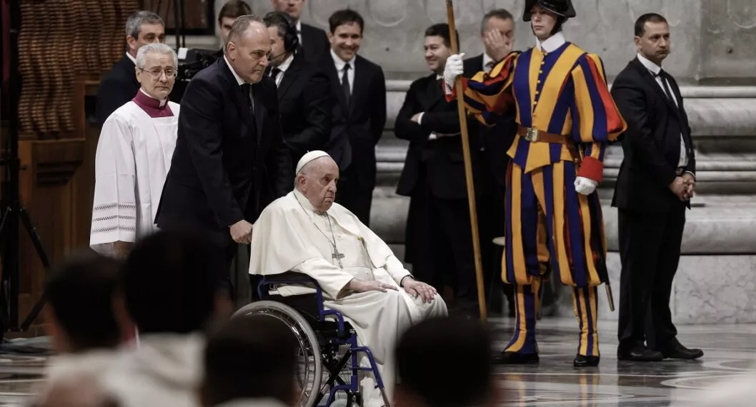 Papa Francisco reveló en una entrevista que ya firmó su carta de renuncia en caso de impedimento médico. 
