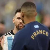 Final Mundial Qatar 2022: gesto de Messi a Mbappé en el partido