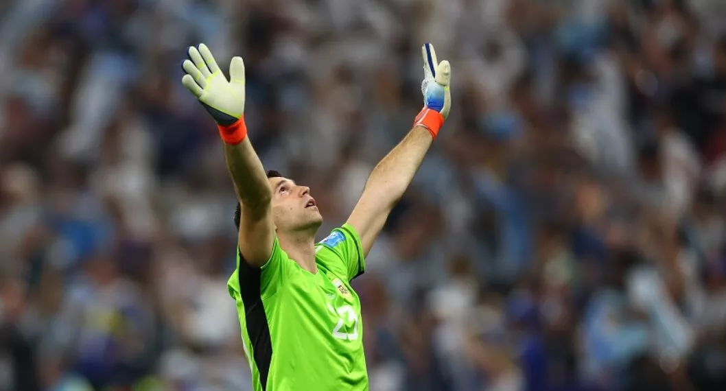 'Dibu' Martínez celebrando gol en la final del Mundial Qatar 2022, en nota sobre curioso festejo que sacó risas