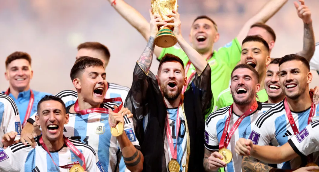 ¿Messi, emir?: qué significa la túnica que le pusieron por ser campeón del Mundial