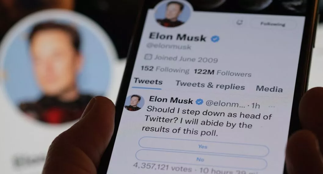 Elon Musk lanzó sondeo vinculante sobre si debe seguir dirigiendo Twitter