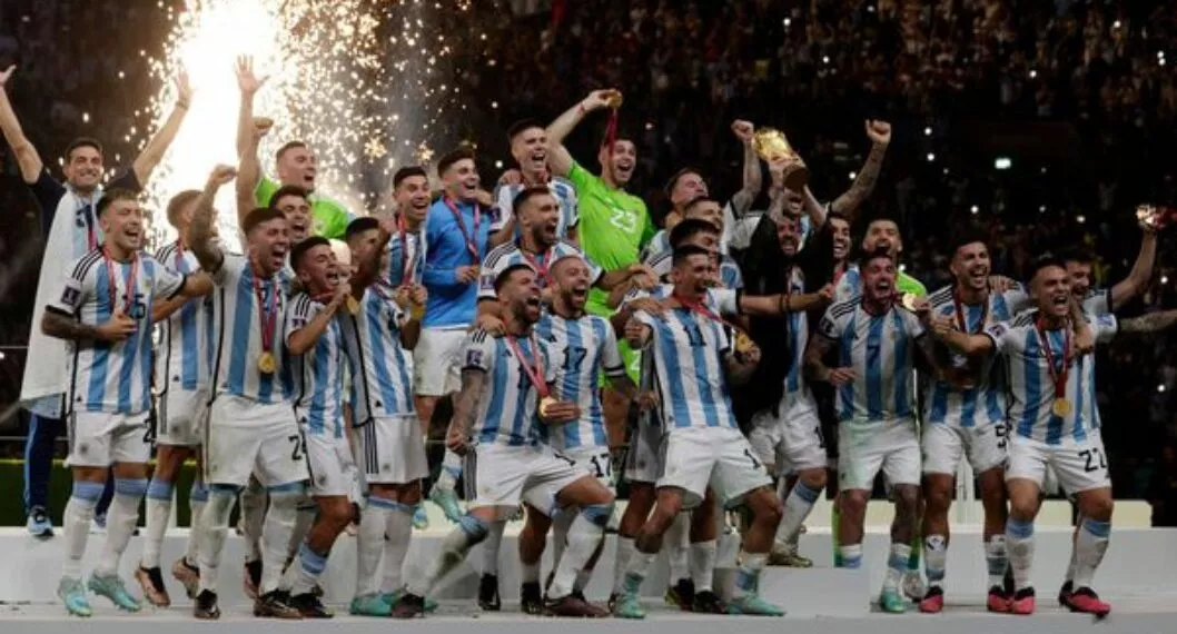 Maluma, Tini, Ricardo Arjona, y más, reaccionaron por la victoria de la selección Argentina en Qatar 2022.