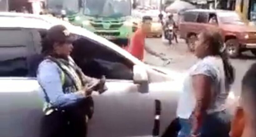 Mujer agrede a otra mujer tras incumplir norma de tránsito en Valledupar