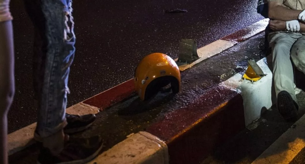 Accidente Bogotá: conductor fue arrollado por otro cuando ayudaba a motociclista