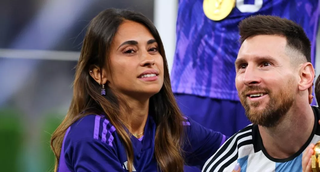 Antonella Roccuzzo y Lionel Messi, en nota sobre que ella podría ser sancionada por la Fifa