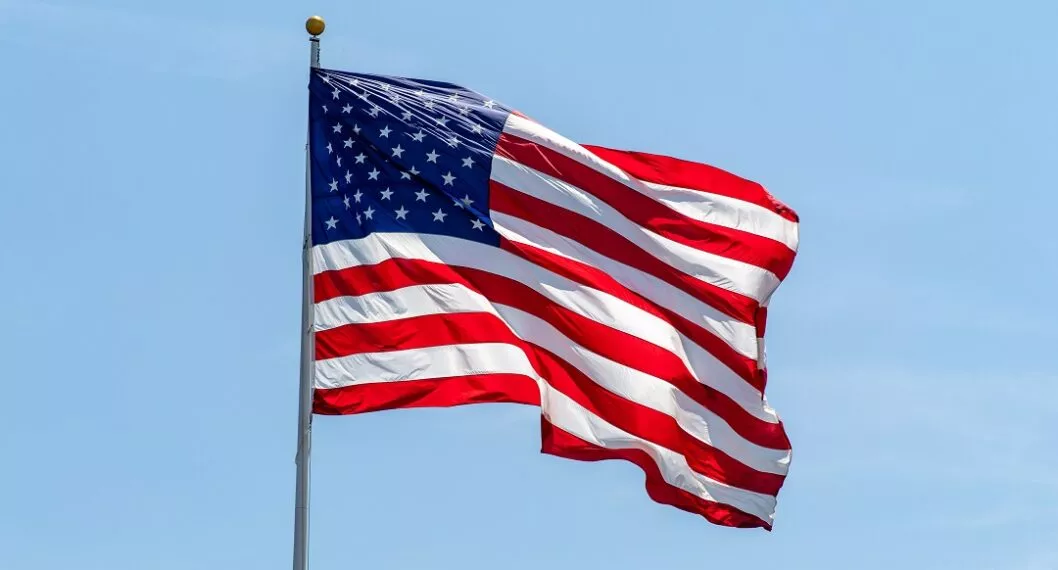 Bandera de Estados Unidos, en nota sobre ofertas de empleo que pagan $ 23 millones