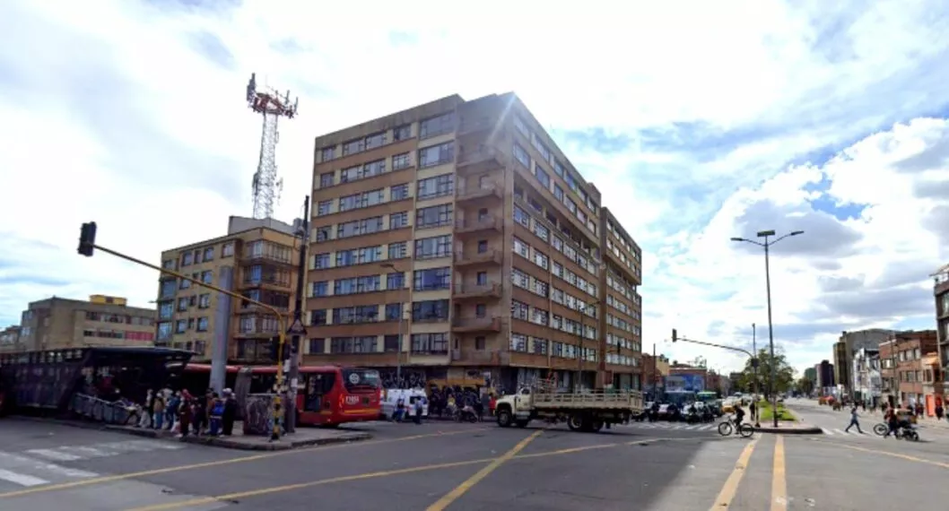 Historia del edificio Cudecom que fue trasladado 29 metros en la calle 19 de Bogotá porque obstaculizaba su ampliación.