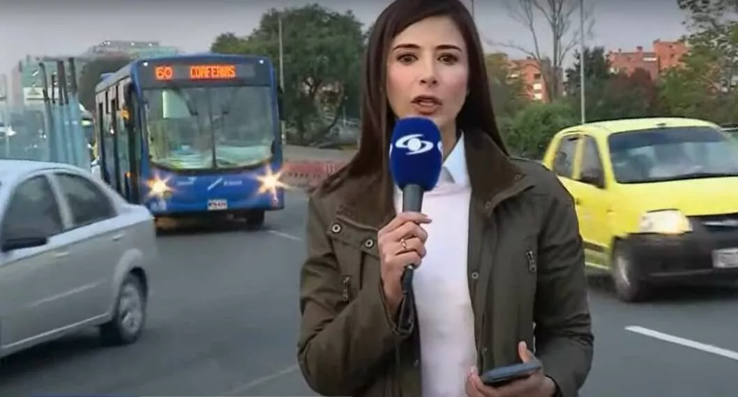 Foto de Alejandra Giraldo, en nota de Alejandra Giraldo, de Noticias Caracol, se asustó durante nota en vivo (video)