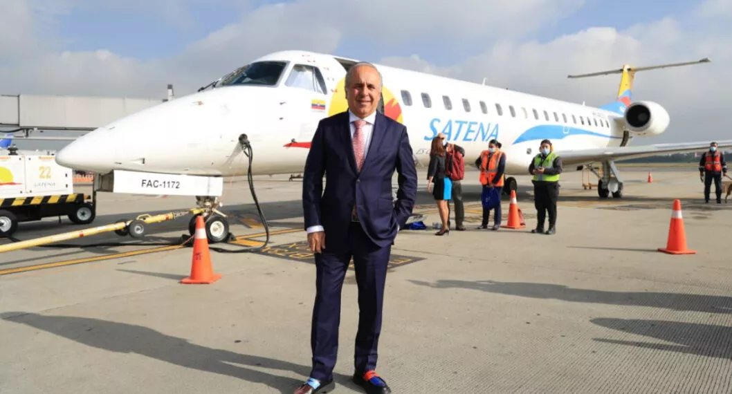 El ministro de Transporte, Guillermo Reyes, sugirió a las aerolíneas hacer un recorte de personal para reducir los costos en los tiquetes aéreos. 