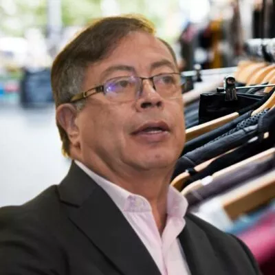 Colombia tendrá alzas en precios de ropa importada en 2023, dijo Gustavo  Petro