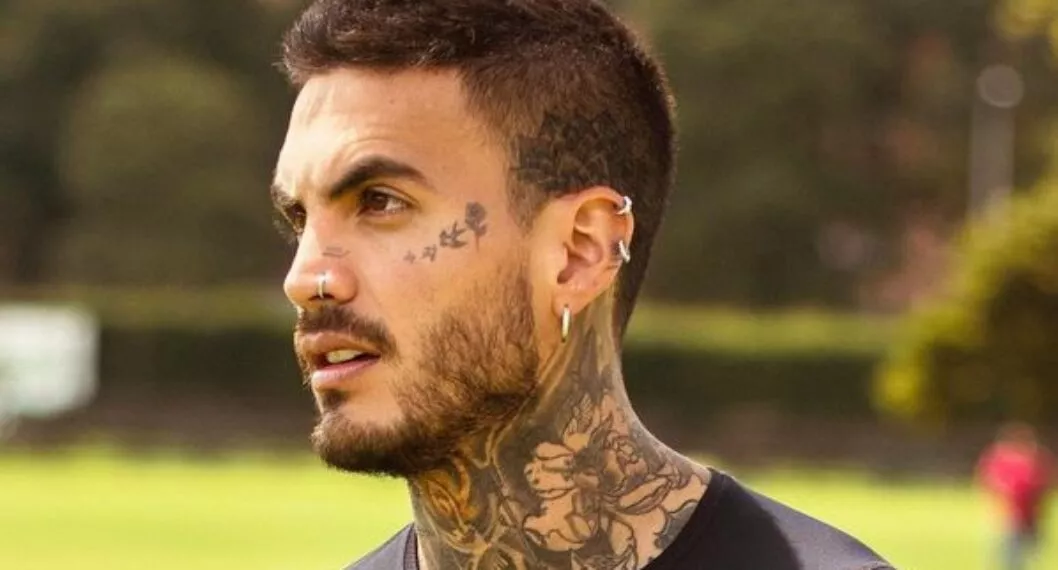 Mateo Carvajal respondió con burlas a seguidora que criticó sus tatuajes