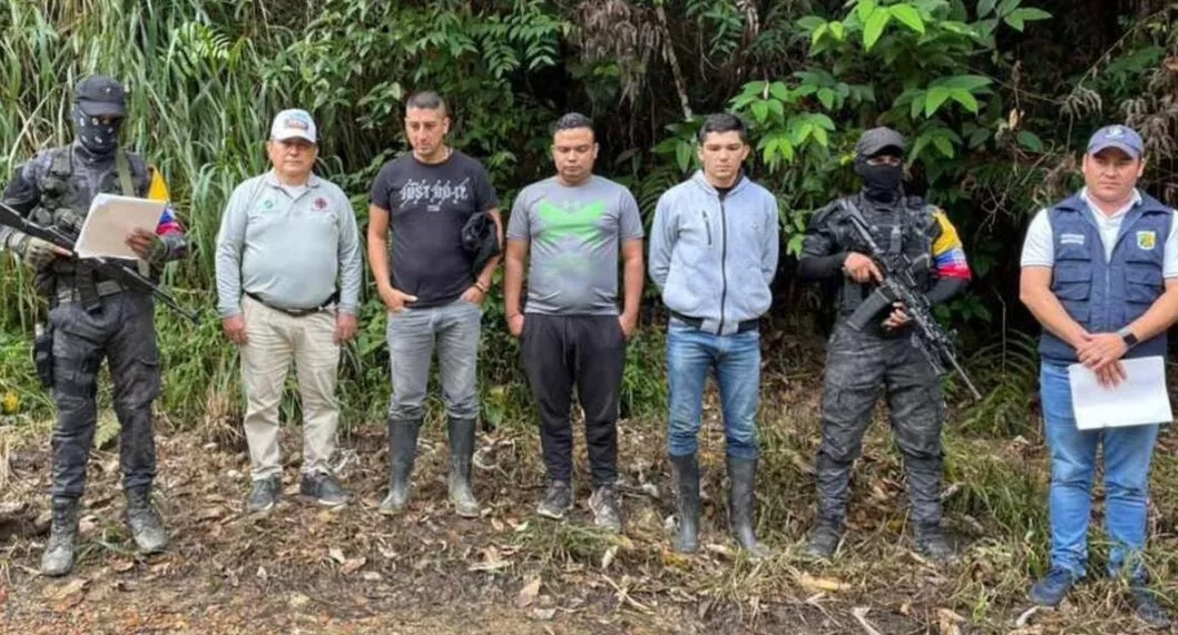 Liberaron a los tres policías secuestrados por las disidencias de las Farc en Tibú, Norte de Santander. Los uniformados fueron entregados a una Comisión. 