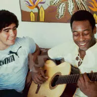 Pelé murió hoy: las cabecitas y el canto que hizo con Diego Maradona 