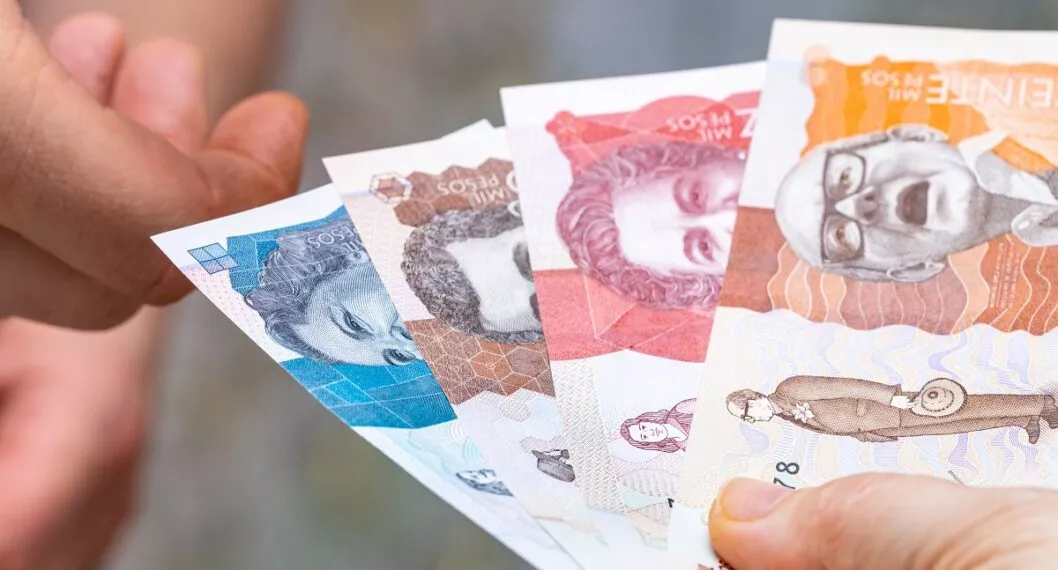 Imagen de dinero que ilustra nota; Peso colombiano fue segunda moneda más devaluada de América Latina