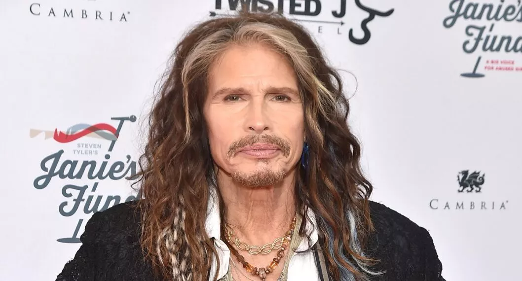 Steven Tyler, de Aerosmith, fue demandado por Julia Holcomb quien asegura haber sido abusada por el cantante en la década de los 70.