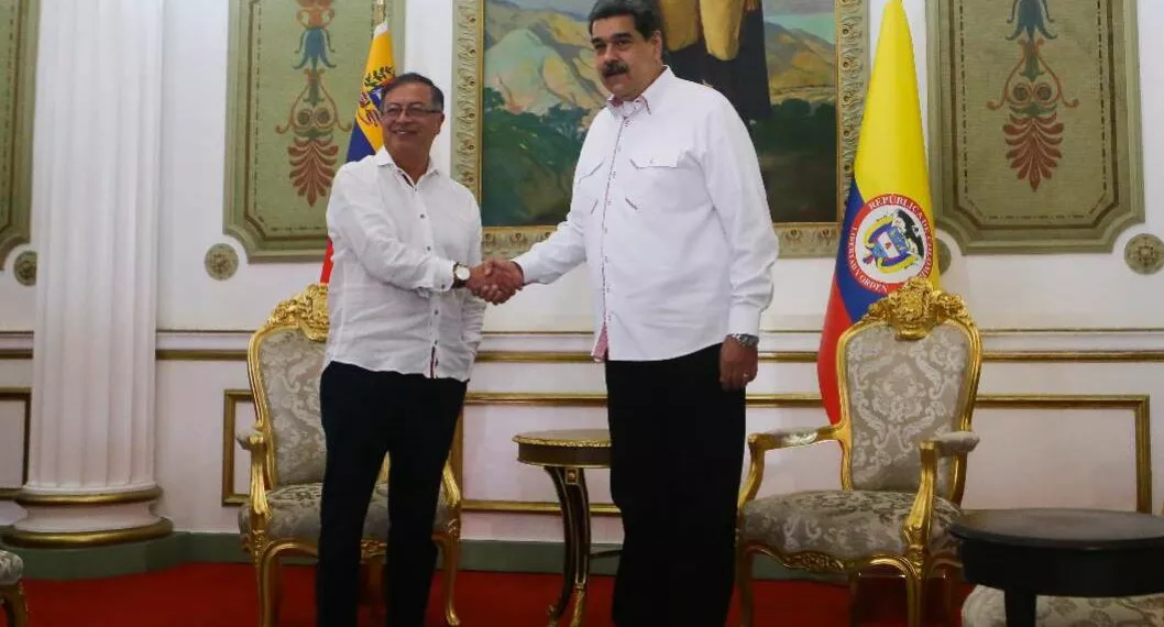 Foto de Gustavo Petro y Nicolás Maduro, en nota de Venezuela y Colombia confirman que abrirán puente binacional: cuándo y cómo será