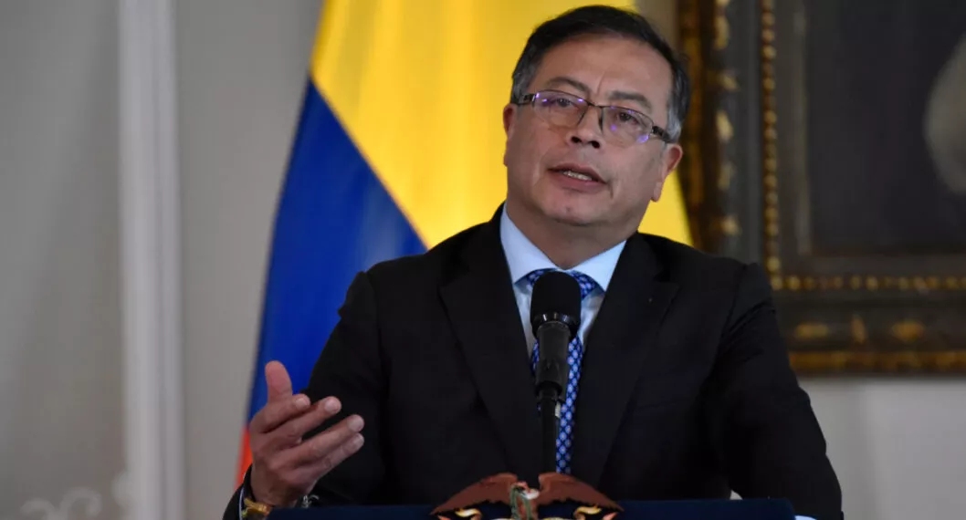 Gustavo Petro anunció cese bilateral con cinco grupos armados del país para 2023.