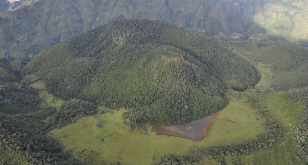 El Machín es un volcán-somma o pliniano, que son los más peligrosos por su dimensión y características de sus erupciones. Fotos: archivo – Servicio Geológico Colombiano 