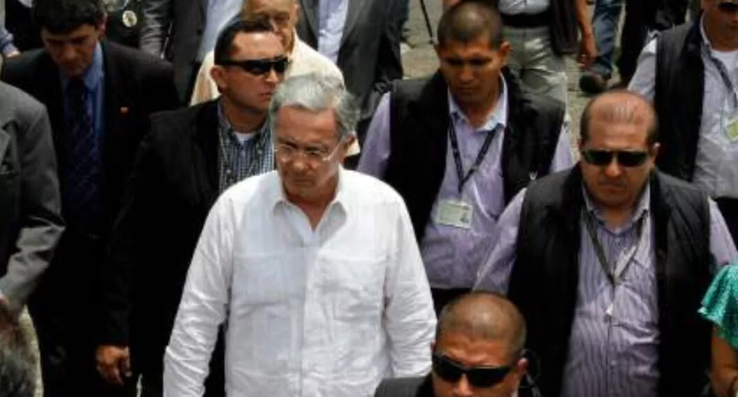 Asesinaron a escolta del expresidente Álvaro Uribe cuando estaba de permiso por vacaciones de fin de año. El homicidio se produjo en el municipio de Anzá. 