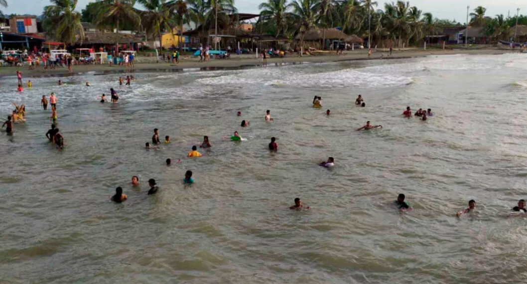 Joven murió ahogado en playa de Córdoba, a donde viajó para pasar la temporada de vacaciones de fin de año. El hombre no sabía nadar. 