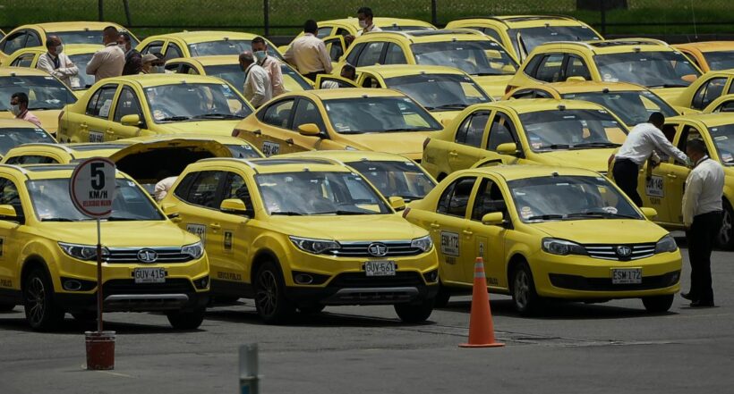 Taxistas harían paro en Colombia porque sienten preocupación ante los elevados costos de la gasolina en 2023. 
