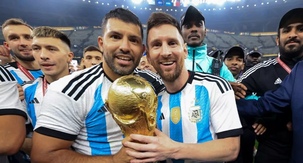 Sergio 'Kun' Agüero contó que Lionel Messi se molestó con él y lo regañó por haberse pasado de tragos en la celebración del Mundial de Qatar 2022.