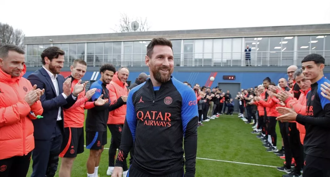 Video Lionel Messi en PSG recibe una mirada fea de Ethan Mbappé