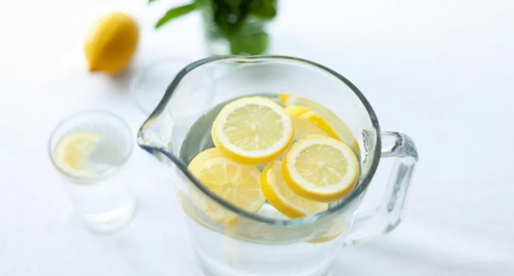 Tomar agua ayudaría a bajar de peso y a tener un mejor cuerpo