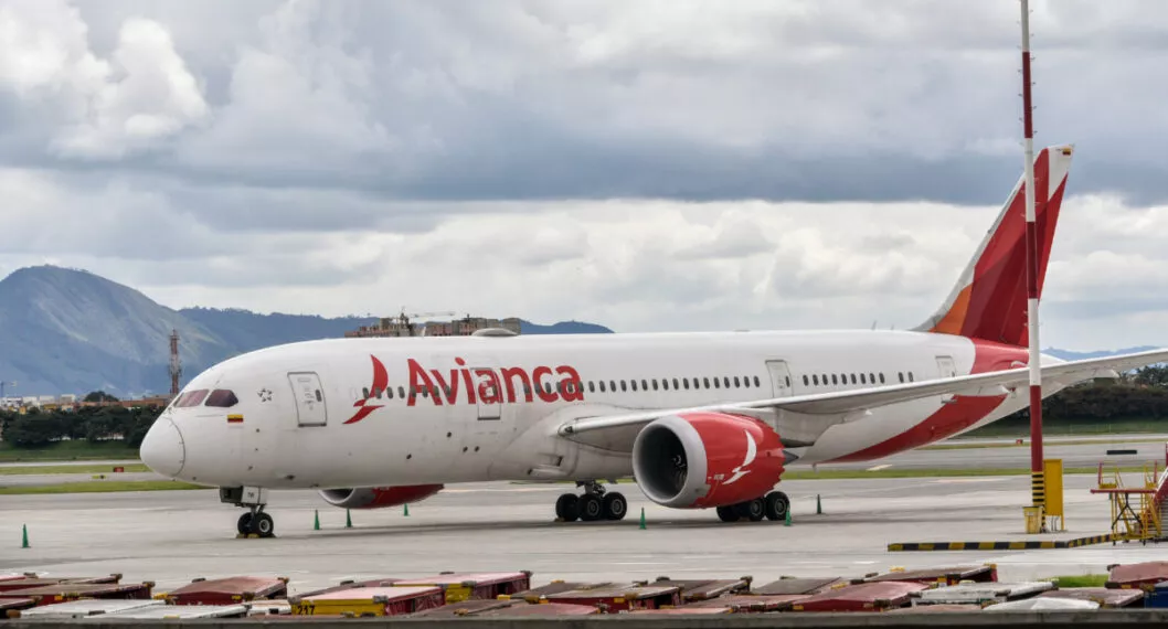 Qué rutas cubrió el avión donde hallaron dos muertos en el aeropuerto El Dorado de Bogotá.