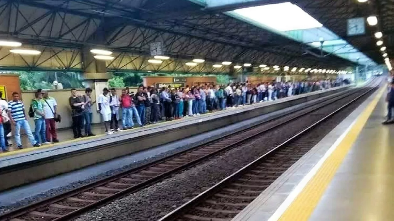 Metro de Medellín: persona cayó en la vía  hoy y paralizó el sistema.
