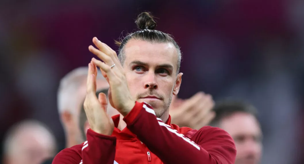 DOHA, QATAR - NOVEMBER 29:  Gareth Bale of Wales looks dejected as he applauds the fans during the FIFA World Cup Qatar 2022 Group B match between Wales and England at Ahmad Bin Ali Stadium on November 29, 2022 in Doha, Qatar. (Photo by Marc Atkins/Getty Images)