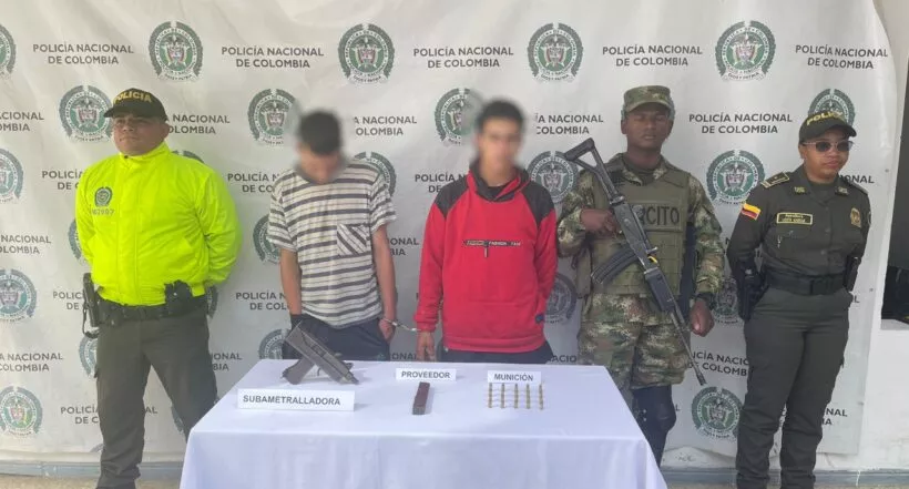 Antioquia: fueron capturadas 4 personas que tenían 5 kilos de drogas, que vendían en Marinilla; también tenía subametralladora