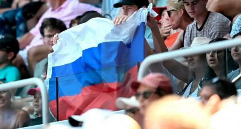 Aficionados rusos causan tensión en el Abierto de Australia: banderas de Rusia y Ucrania quedaron prohibidas durante la competencia