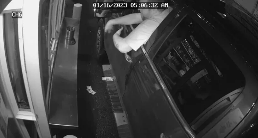 La policía de Auburn informó que capturó al hombre que intentó secuestró a una joven barista en Alabama, Estados Unidos, en horas de la mañana del lunes. 