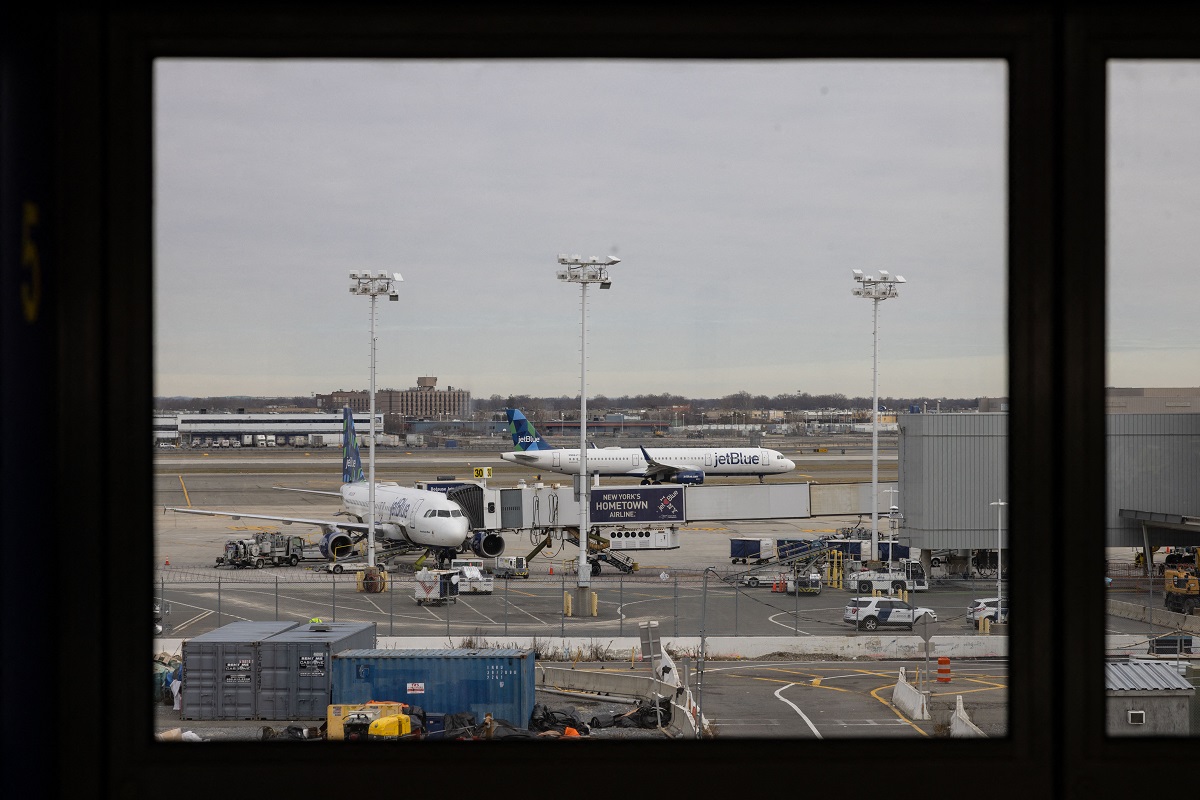 Aviones de JerBlue. 2 chocaron en el aeropuerto JFK de Nueva York.