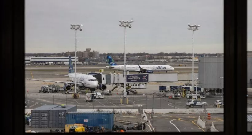 Aviones de JerBlue. 2 chocaron en el aeropuerto JFK de Nueva York.