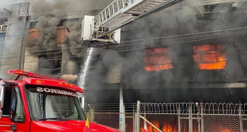 Espumas Santafé, la empresa colchones que se incendió en la calle 80, no se quebró y ya reactivó sus operaciones en Bogotá.