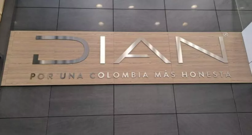 Dian dice que mensajes de cobro de impuestos en Colombia son falsos