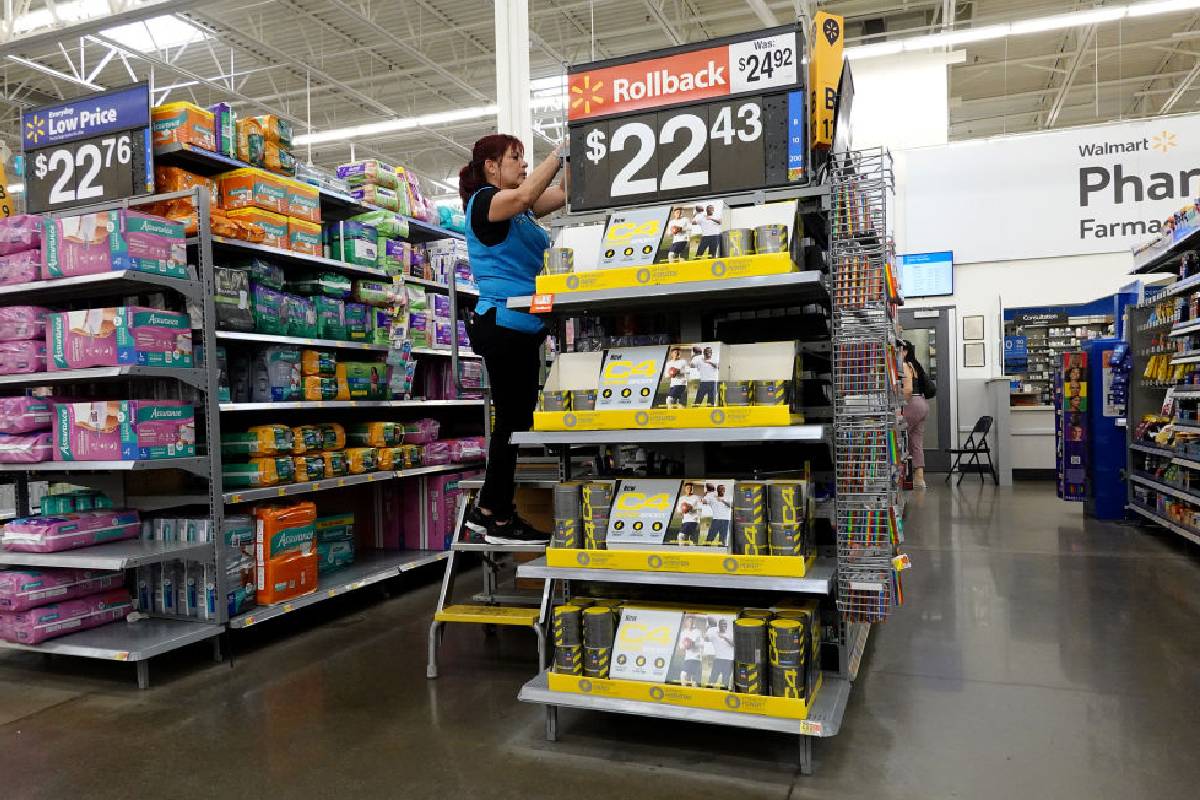 Foto de tienda Walmart a propósito de incremento en sueldos en EE. UU.