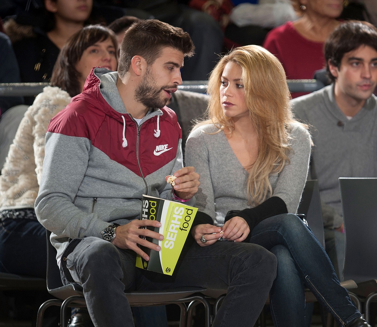 Modelo dice que vio a Gerard Piqué engañando a Shakira, en foto con Clara  Chía