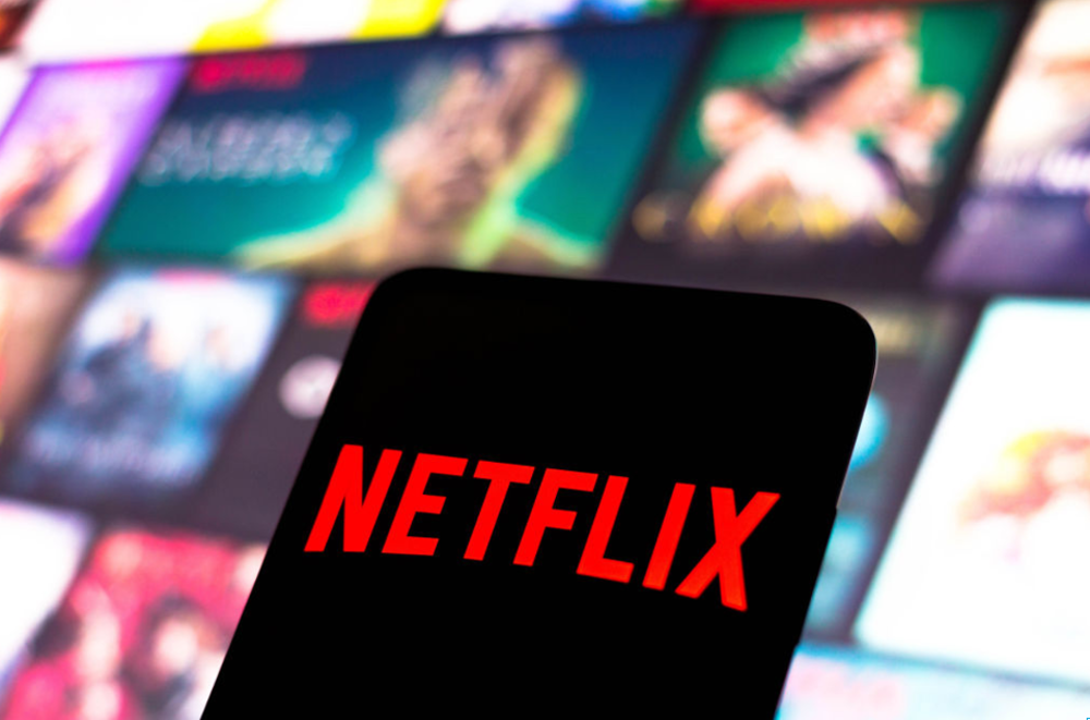 Netflix a propósito de los contenidos que llegan y se van en febrero de 2023. 