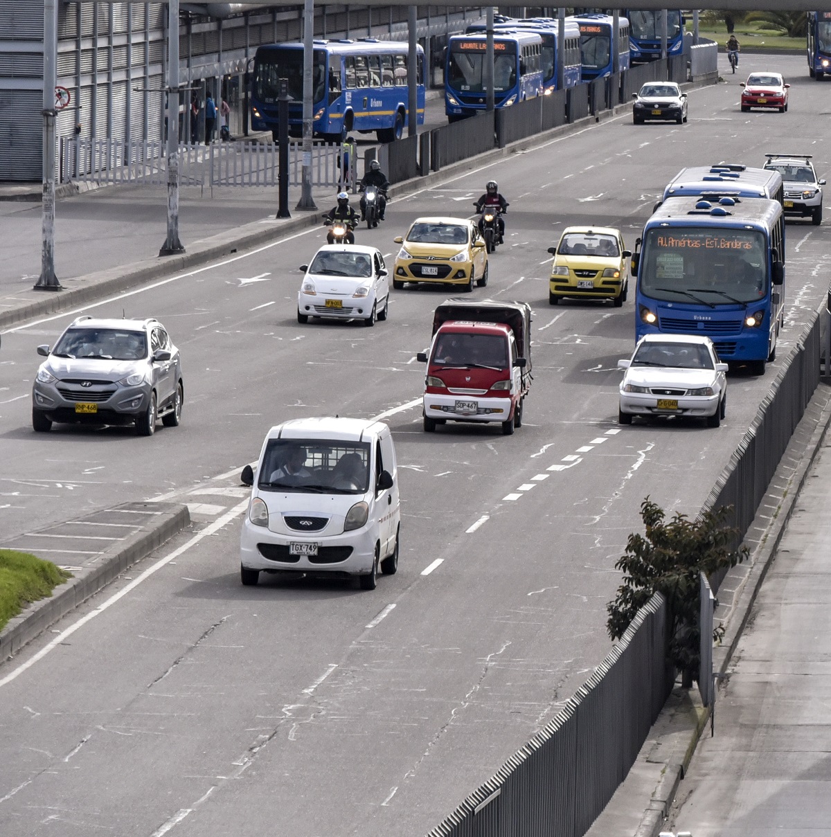 Carros en Bogotá, en nota sobre qué automóviles sí pueden salir en el Día sin carro