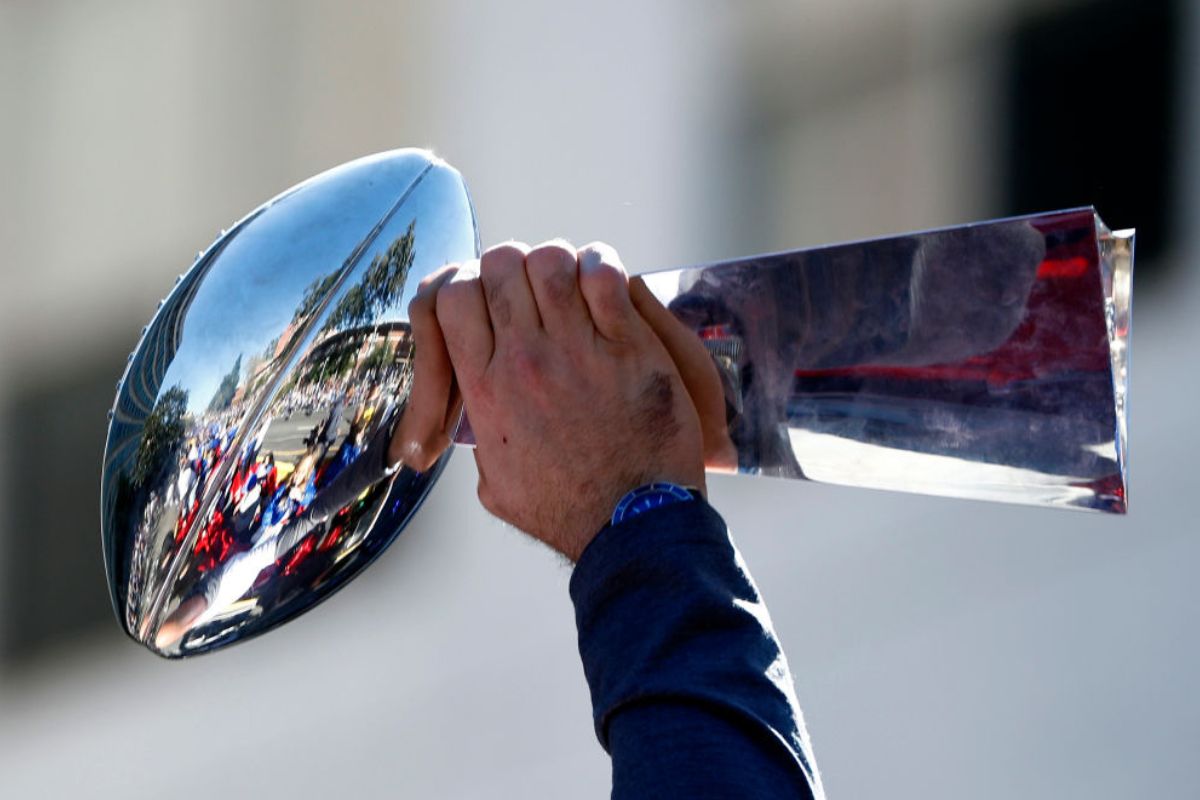 Foto del trofeo Vince Lombardi que se entrega en la NFL