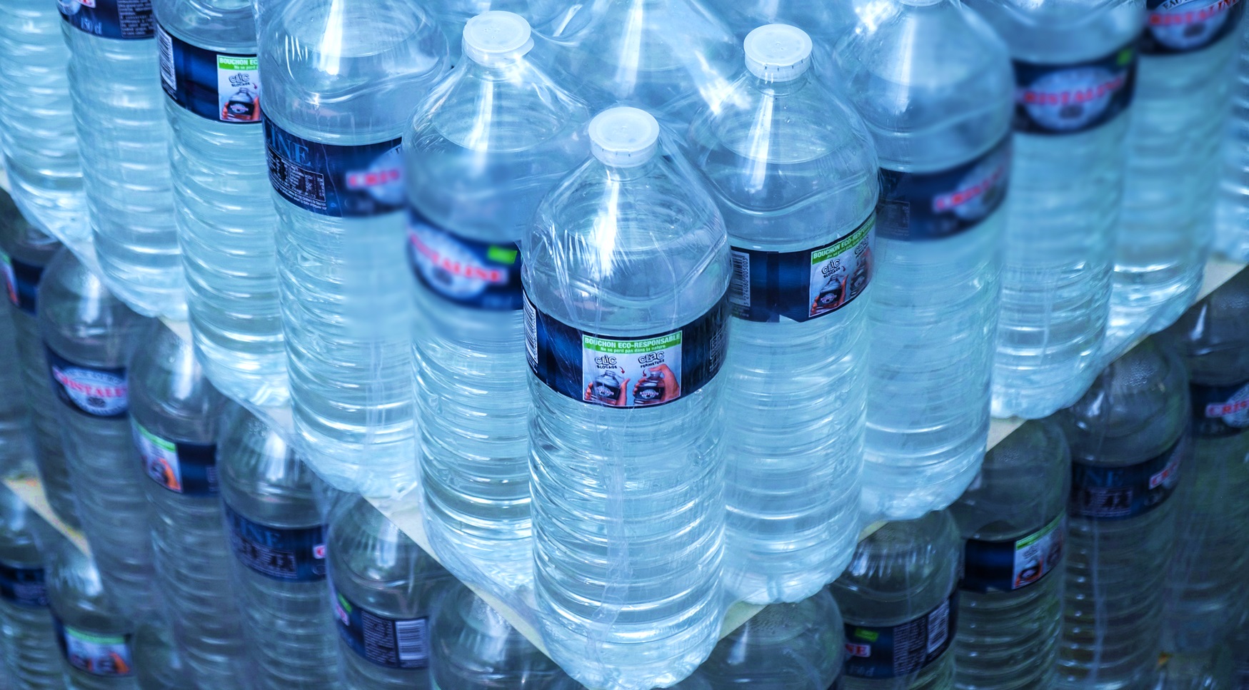 Botella de agua, que costaría 17.000 pesos en El Dorado.