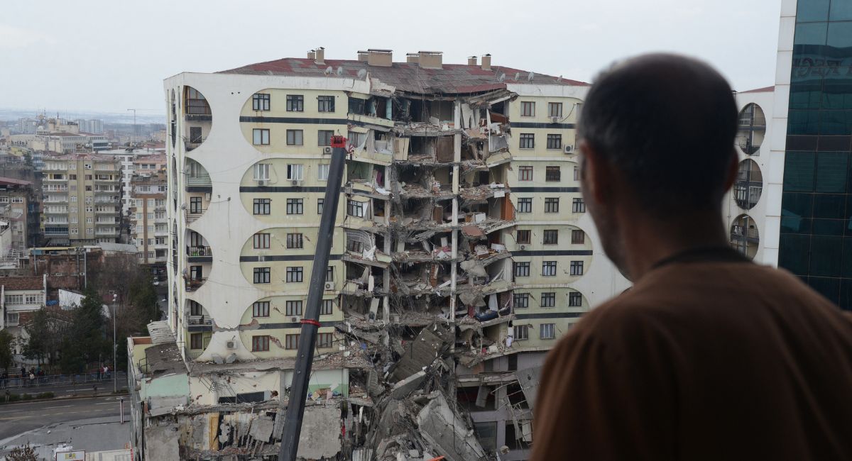 El terremoto de magnitud 7,8 que sacudió a Turquía y Siria, el cual deja miles de muertos y desaparecidos, asustó a un colombiano, que contó que pasó.